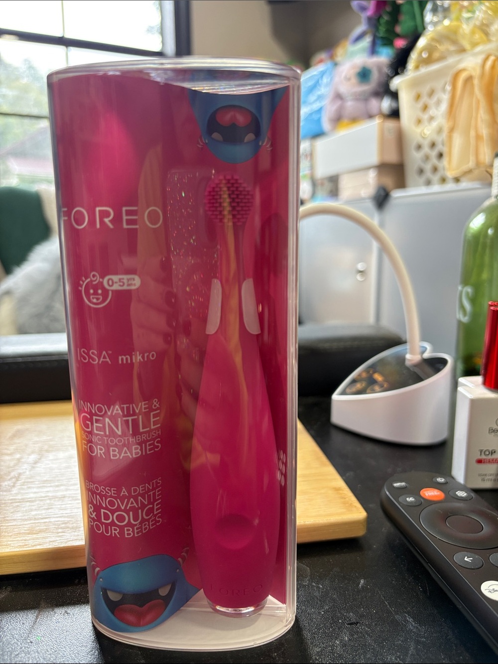 FOREO ISSA mikro Baby Sonic Toothbrush in Bright Pink